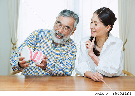 シニア夫婦(歯) シニア夫婦(歯) 36002131