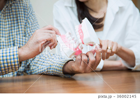 シニア夫婦(歯) シニア夫婦(歯) 36002145