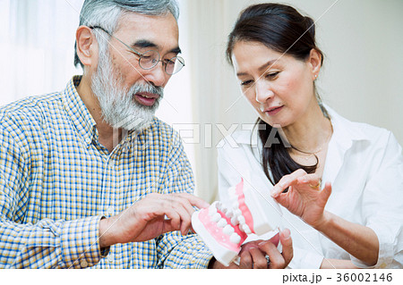 シニア夫婦(歯) シニア夫婦(歯) 36002146