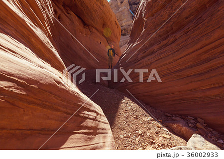 Slot canyon 36002933