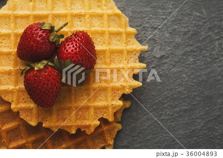 Round belgium waffles with berries Round belgium waffles with berries 36004893