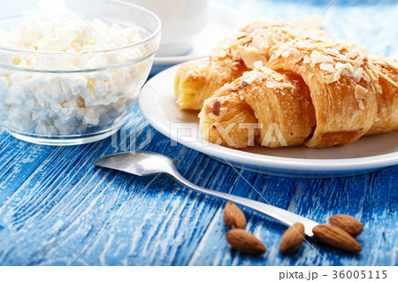 breakfast with cheese and croissants 36005115