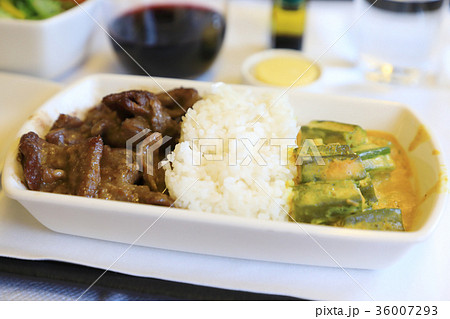 ビジネスクラスの機内食 36007293