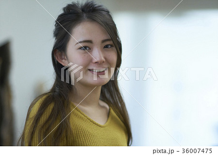 美容室に来た学生 36007475