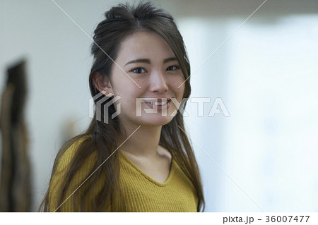 美容室に来た学生 36007477