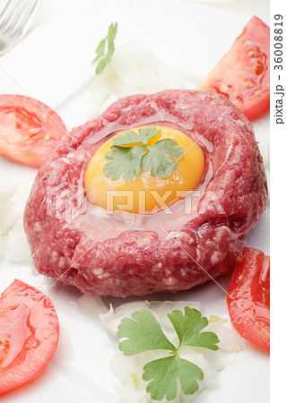 Steak Tartare. Selective focus 36008819