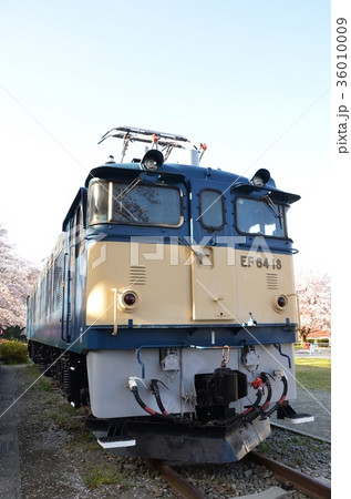 満開を迎えた勝沼ぶどう郷の甚六桜と電気機関車 満開を迎えた勝沼ぶどう郷の甚六桜と電気機関車 36010009