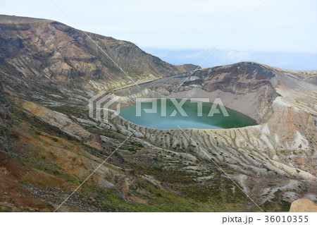 蔵王連峰「御釜」の秋 蔵王連峰「御釜」の秋 36010355