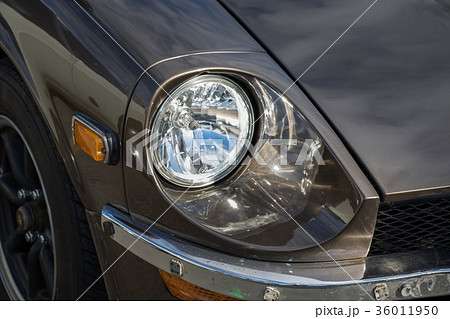 古い自動車のヘッドライト Headlight of the old car 古い自動車のヘッドライト Headlight of the old car 36011950