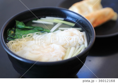 ワンタン麺 36012168