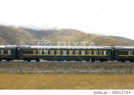 チベット鉄道の客車列車。2016/9/22 チベット鉄道の客車列車。2016/9/22 36012744