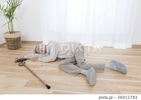 高齢者の転倒事故　介護事故 36012783