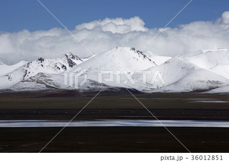 チベットの雪山とナムツォ湖。2016/9/22 チベットの雪山とナムツォ湖。2016/9/22 36012851