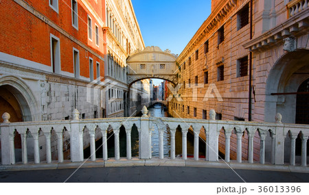 Bridge of Sighs in Venice Bridge of Sighs in Venice 36013396