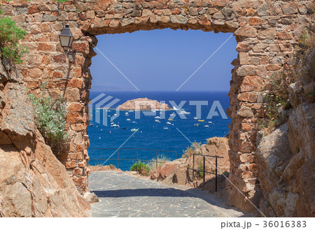 Sea view from the fortress arch Sea view from the fortress arch 36016383