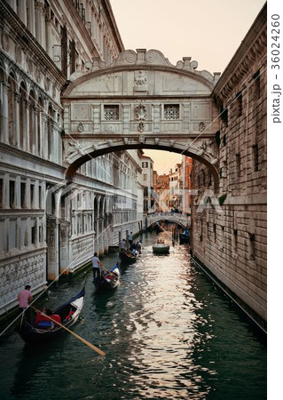 Bridge of Sighs and gondola Bridge of Sighs and gondola 36024260