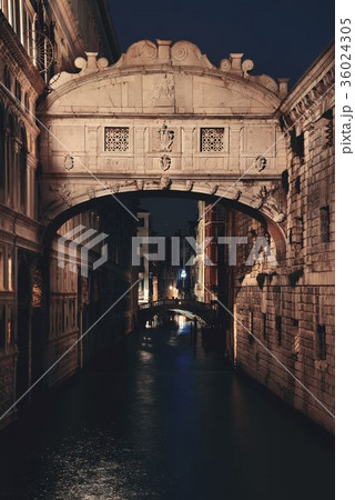 Bridge of Sighs at night Bridge of Sighs at night 36024305