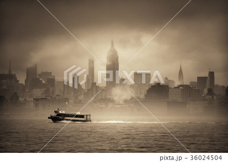 New York City fog 36024504