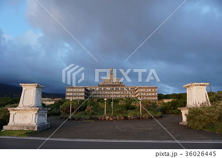 八丈島の巨大廃ホテル 36026445