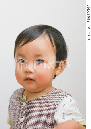 1 year old 36030542