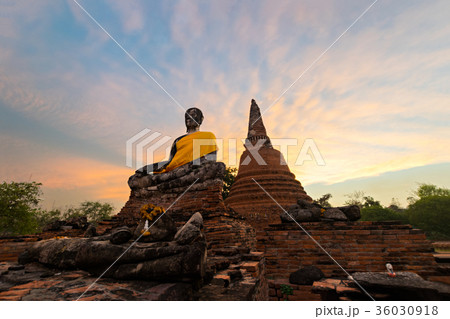 Old Buddha statue Old Buddha statue 36030918