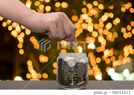 coin and jar 36031011