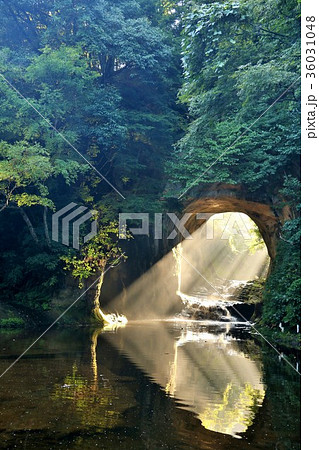 千葉県　濃溝の滝　ハートの光 36031048