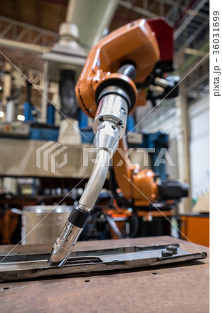 Industrial robot are test run new program 36031699