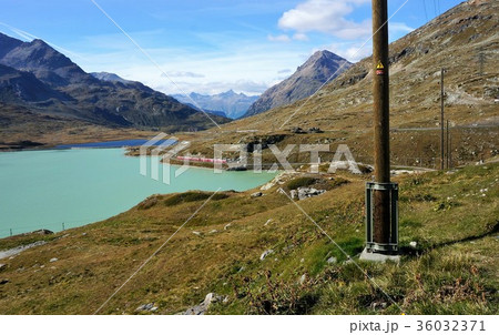 ベルニナ線最高地点-白い湖ラーゴ・ビアンコ ベルニナ線最高地点-白い湖ラーゴ・ビアンコ 36032371