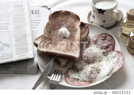 朝食と英字新聞 朝食と英字新聞 36033231