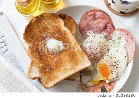 朝食と英字新聞 朝食と英字新聞 36033236