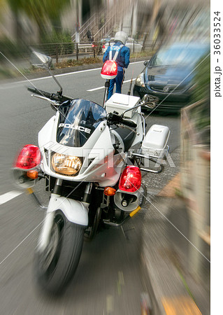 白バイの取り締まり 白バイの取り締まり 36033524