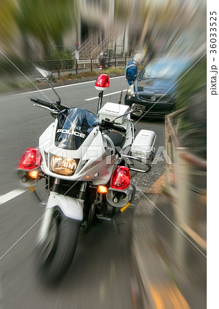 白バイの取り締まり 白バイの取り締まり 36033525
