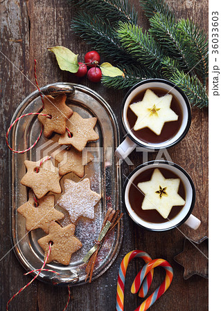 Christmas cinnamon cookies, sucking candy and tea 36033603