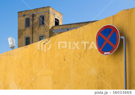 No stopping traffic sign. Faro, Portugal 36033669