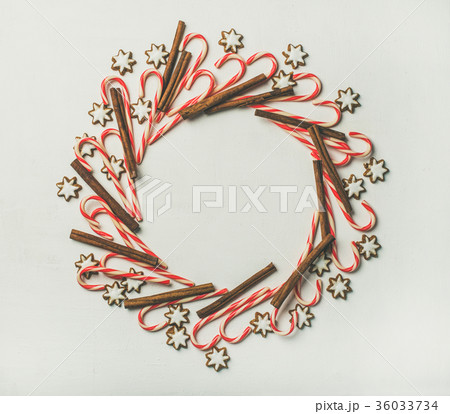 Christmas wreath pattern made from candy cane 36033734
