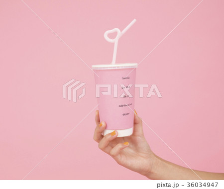 ドリンクを持つ手 36034947