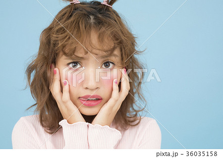 女性　ポートレート 36035158