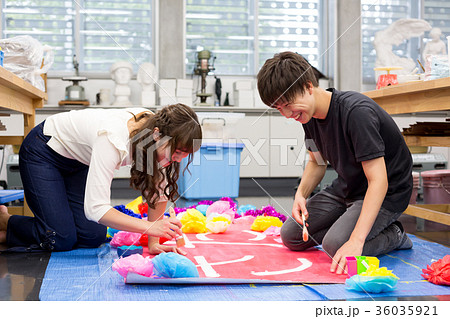 大学生　文化祭　準備　作る　 36035921