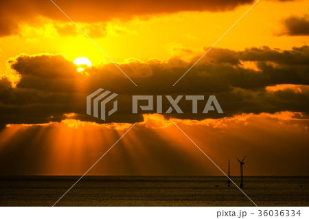 朝陽と海 36036334
