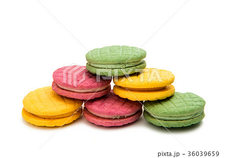 fruit double cookie isolated 36039659