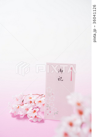 ご祝儀袋と桜 ご祝儀袋と桜 36041126