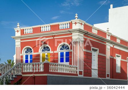 Red palace balcony at the center of La Orotava 36042444