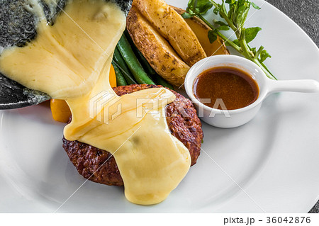 ハンバーグステーキ Delicious hamburger steak ハンバーグステーキ Delicious hamburger steak 36042876