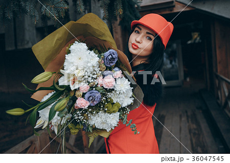 girl with a bouquet 36047545