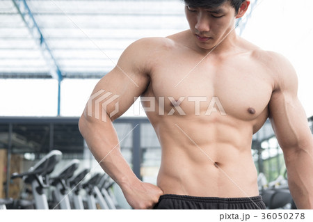 man athlete prepare for training in gym. bodybuilder male working out in fitness center. sport guy doing exercises in health club. 36050278