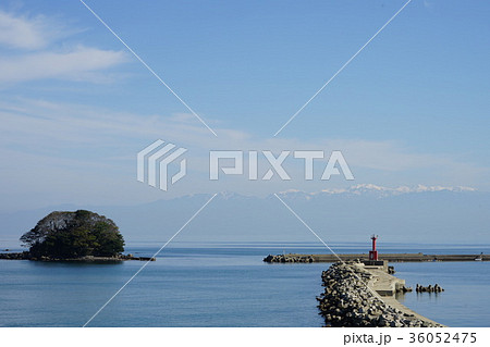 氷見漁港から唐島と富山湾と立山連峰 氷見漁港から唐島と富山湾と立山連峰 36052475