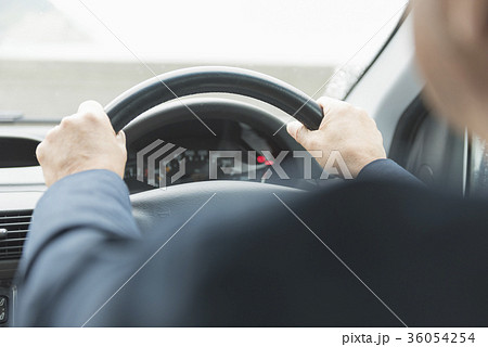 シニア夫婦と海 36054254