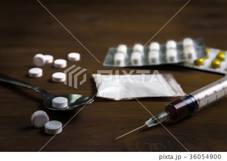 man substance dependence medication  36054900