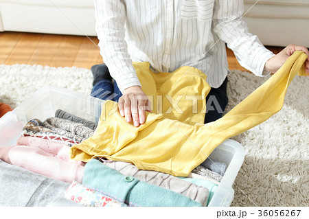 Change of clothes Image Put on pantyhose Take off - Stock Photo [62424344]  - PIXTA